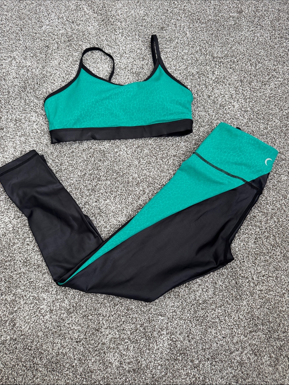 Teal and Black Light n Tight High-Waist Leggings and Sports Bra Set